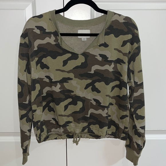 AE crewneck top - Picture 6 of 7